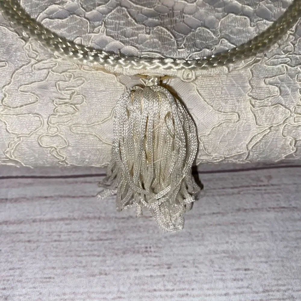 La Regale LTD vintage lace clutch w/nylon chord strap & fringe tassle white